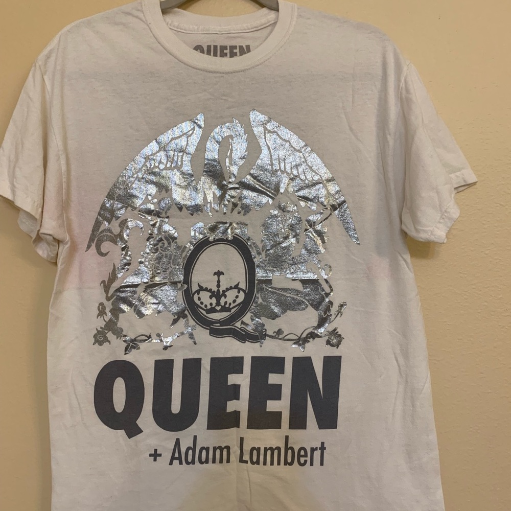 Queen t shirt and Adam Lambert size M